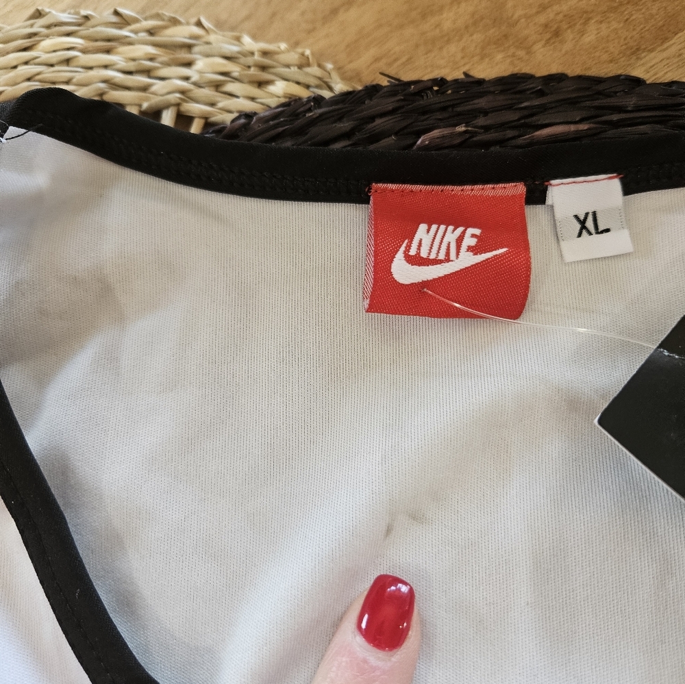 Nwt Nike tank- xl - Picture 5 of 9